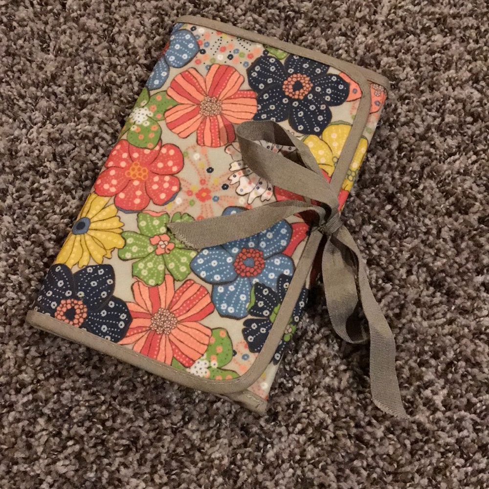 Fold and go organizer with notepad by Thirty-one